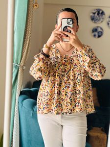 Flowy Floral Print V-Neck Blouse