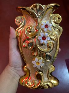 New Golden flower vase with flower motif