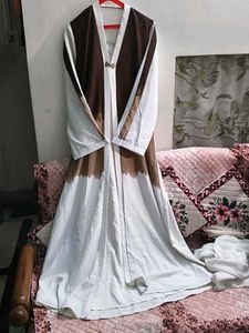 Elegant Abaya with Brown Ombre Detail