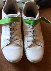 White Sneakers with Green Accents, size UK6, 25 cm
