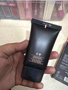 Huda Beauty Easy Blur Primer