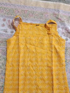 women Sleeveless kurta