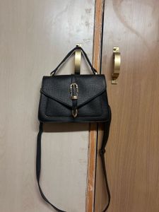 Chic Black Textured Shoulder Bag