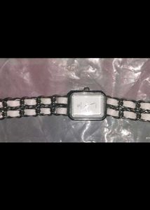 Elegant White &amp; Silver Chain Watch