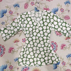 Stylish Green Leaf Print Kurta