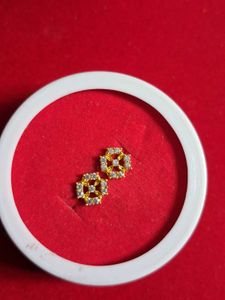 Elegant Diamond Stud Earrings gold ✨️