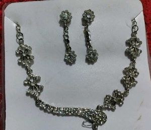 Stunning Rhinestone Necklace &amp; Earring Set