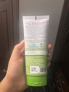 Mamaearth Mung Bean Pore Cleansing Foam Scrub