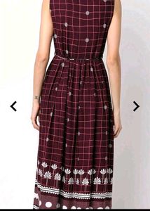 Maroon &amp; White Printed Ethnic Gown
