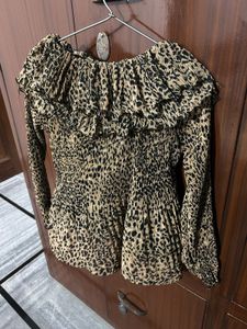 Chic Off-Shoulder Leopard Print Top