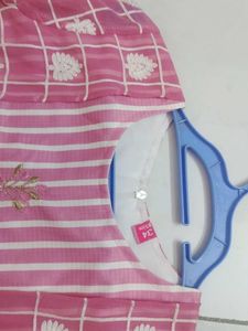pink top