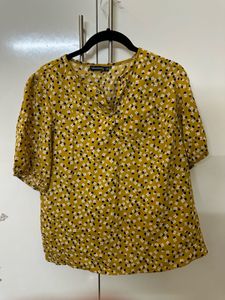 XL Yellow Printed Dress berry Top With Tie Up Neck