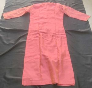 Elegant Pink Kurta with Embroidered Motifs
