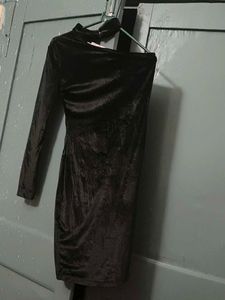 One-Shoulder, black Velvet Mini Dress bodycon. u