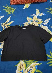 Classic Black Cropped T-Shirt