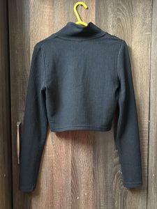 Ribbed V-Neck Cropped Top