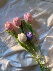 Crochet Tulips With Leaf