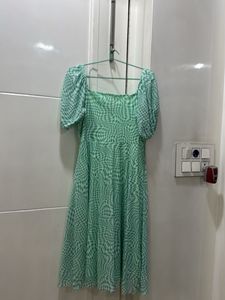Green &amp; White Geometric Print Midi Dress
