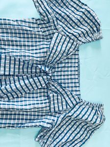 Cute Plaid Tie-Front Puff Sleeve Top