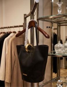 JACQUEMUS LE BANBOLA MOYEN BAG