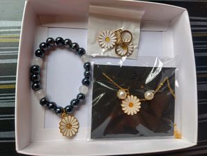 Daisy Charm Jewelry Set