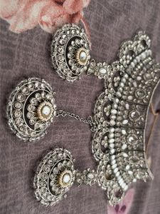 Exquisite Kundan &amp; Pearl Jewelry Set