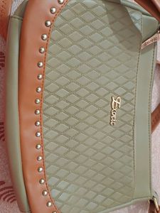Chic Textured Crossbody Bag