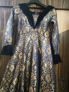 Elegant Brocade Velvet Tail Gown💙