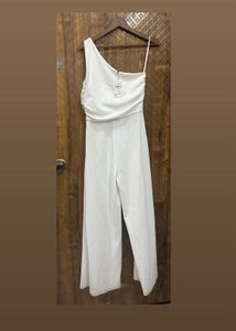 Chic White One-Shoulder Jumpsuit