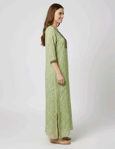 Elegant Green Embroidered Kurta+🎁