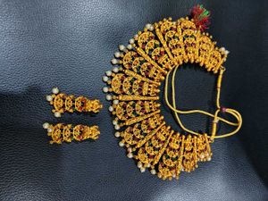 Elegant Gold-Toned Necklace Set
