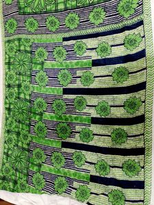 🇳🇿💫🎀Beautiful Green &amp; Navy Floral Saree