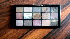 Branded Eye Shadow Pallet With 12 Colors