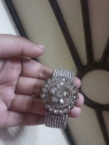 Exquisite Pearl and Crystal Bracelet