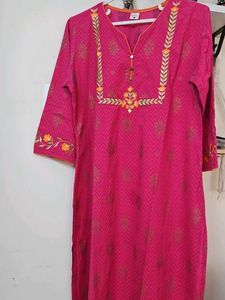 Elegant Pink Embroidered Kurta