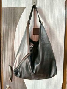 Chic Two-Tone Hobo Bag