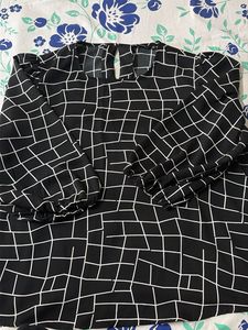 Van Huesan Stylish Black &amp; White Print T