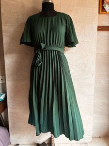 Elegant Pleated Midi Dress