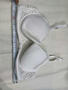 White💛 pedded Lace Trim Bra