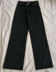 Stylish Dark Wash Straight-Leg Jeans