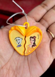 Disney Kinder bag charm. - collectible ✨️