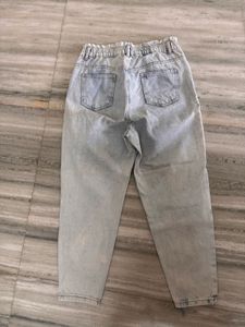 Stylish Light Wash Mom Jeans
