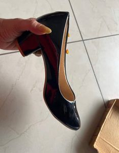 BLACK POINTED TOE HEEL PUMPS
