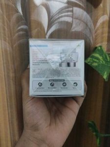 Lotus Herbals WhiteGlow Moisturising Creme
