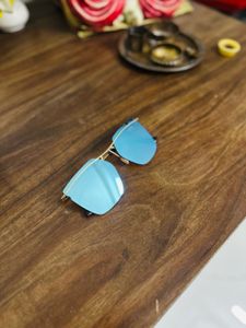 Stylish Blue Mirrored Sunglasses
