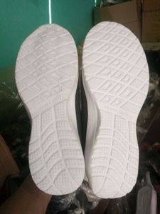 NEW NO USED SPORTS SHOES FOR MEN.
