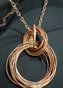 Gold Tone Linked Circle Pendant Necklace