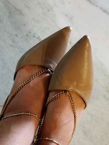 Elegant Chain Detail Pointed Toe Flats
