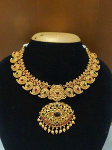 Exquisite Gold Necklace with Gemstones