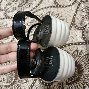 💥Today's Offer, Beautiful Black Sandles